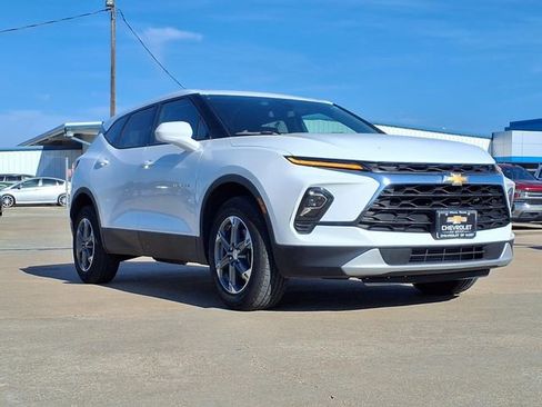 Used 2025 Chevrolet Blazer LT AWD/4WD image 3