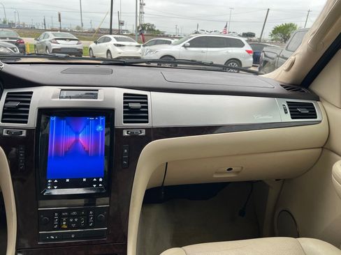 Used 2007 Cadillac Escalade AWD w/ Information Package image 18