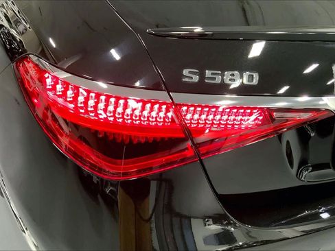 Certified 2023 Mercedes-Benz S 580 4MATIC Sedan image 27