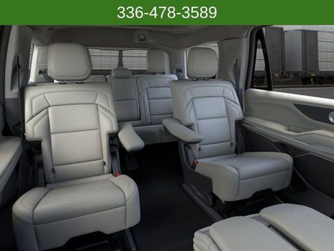 New 2026 Lincoln Navigator Premiere image 11