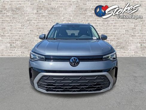 Used 2025 Volkswagen Taos SE FWD image 9