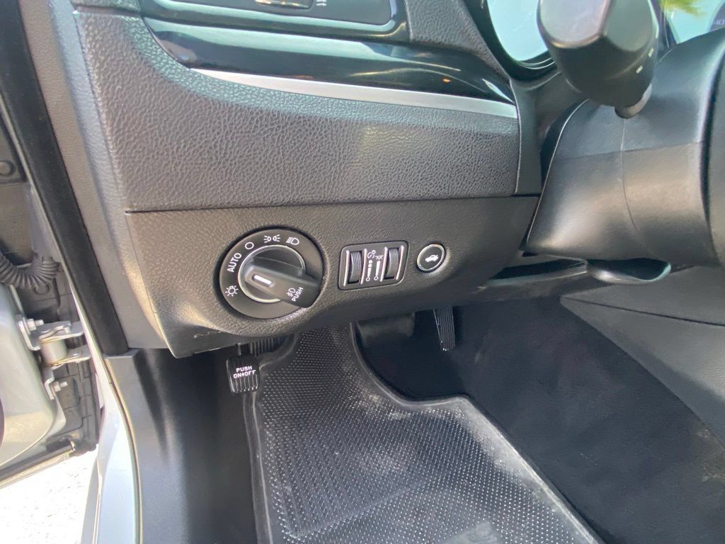 Used 2020 Chrysler 300 S RWD image 12