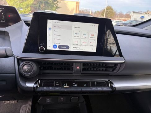 Used 2025 Toyota Prius LE image 18