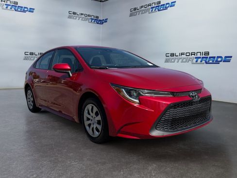 Used 2021 Toyota Corolla LE image 3