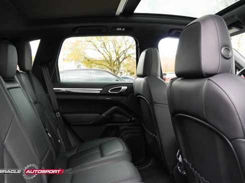 Used 2014 Porsche Cayenne Turbo S image 40