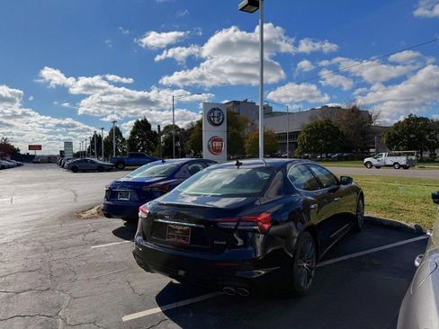 Used 2018 Maserati GranTurismo Sport RWD image 30