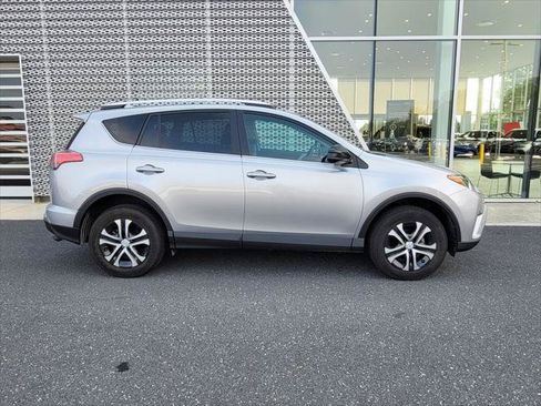 Used 2016 Toyota RAV4 LE AWD/4WD image 3