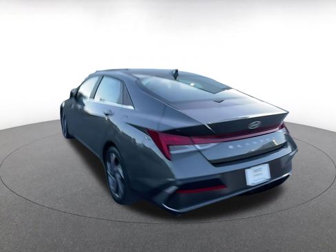 Used 2025 Hyundai Elantra Limited image 11