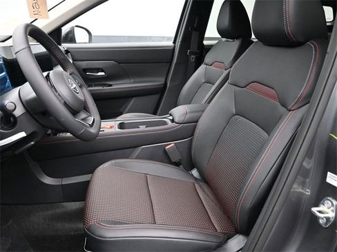 Used 2026 Nissan Kicks SR image 19