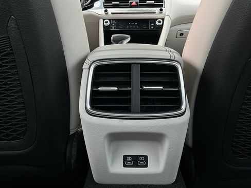 Used 2025 Genesis G70 2.5T image 13