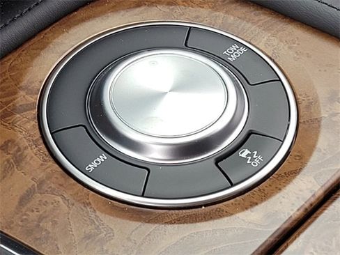 Used 2024 Nissan Armada SL w/ Captain's Chairs Package image 30