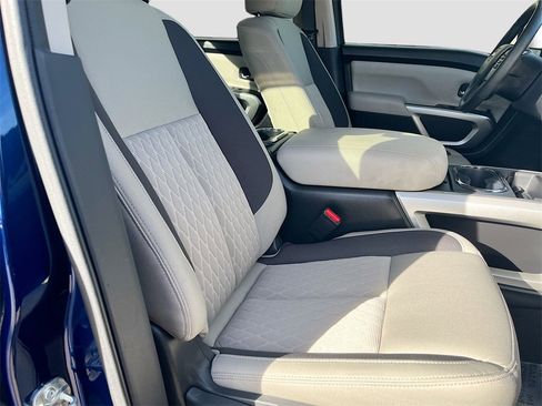 Used 2024 Nissan Titan SV w/ SV Convenience Package image 27