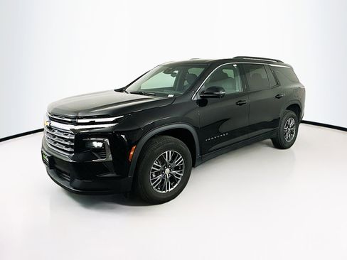 Used 2024 Chevrolet Traverse LT image 3