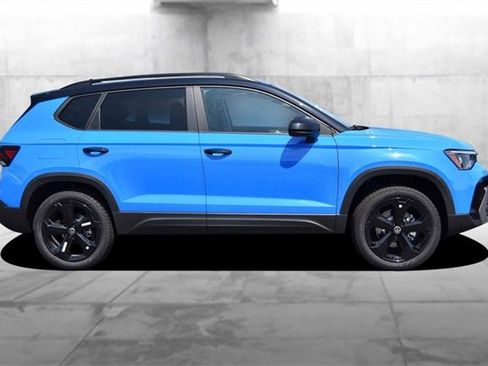 New 2025 Volkswagen Taos SE image 5