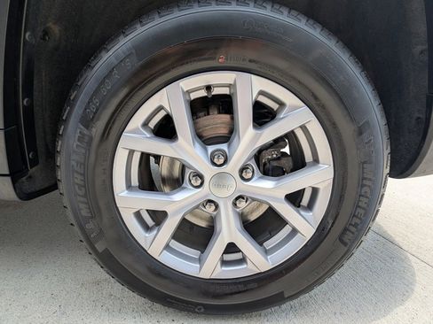 Used 2022 Jeep Grand Cherokee Limited image 41