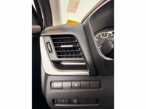 Used 2023 Nissan Rogue SV FWD image 8