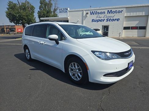 Used 2021 Chrysler Voyager Lxi image 2