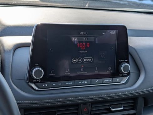 Used 2025 Nissan Rogue SV image 40