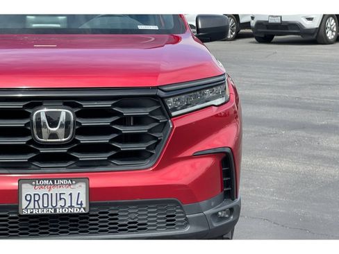 Used 2025 Honda Pilot Sport image 19