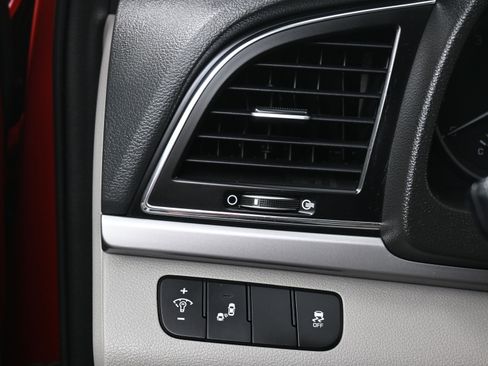 Used 2018 Hyundai Elantra SEL image 18