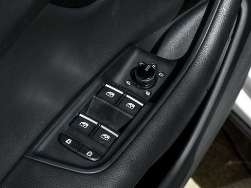 Used 2022 Audi Q8 Premium image 46