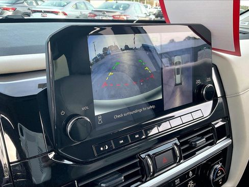 Used 2024 Nissan Pathfinder SL w/ SL Premium Package image 21