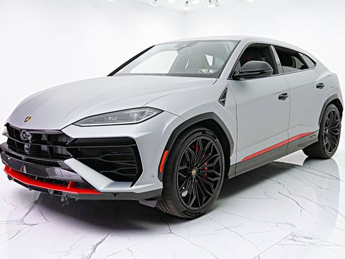 Used 2025 Lamborghini Urus SE AWD/4WD image 1