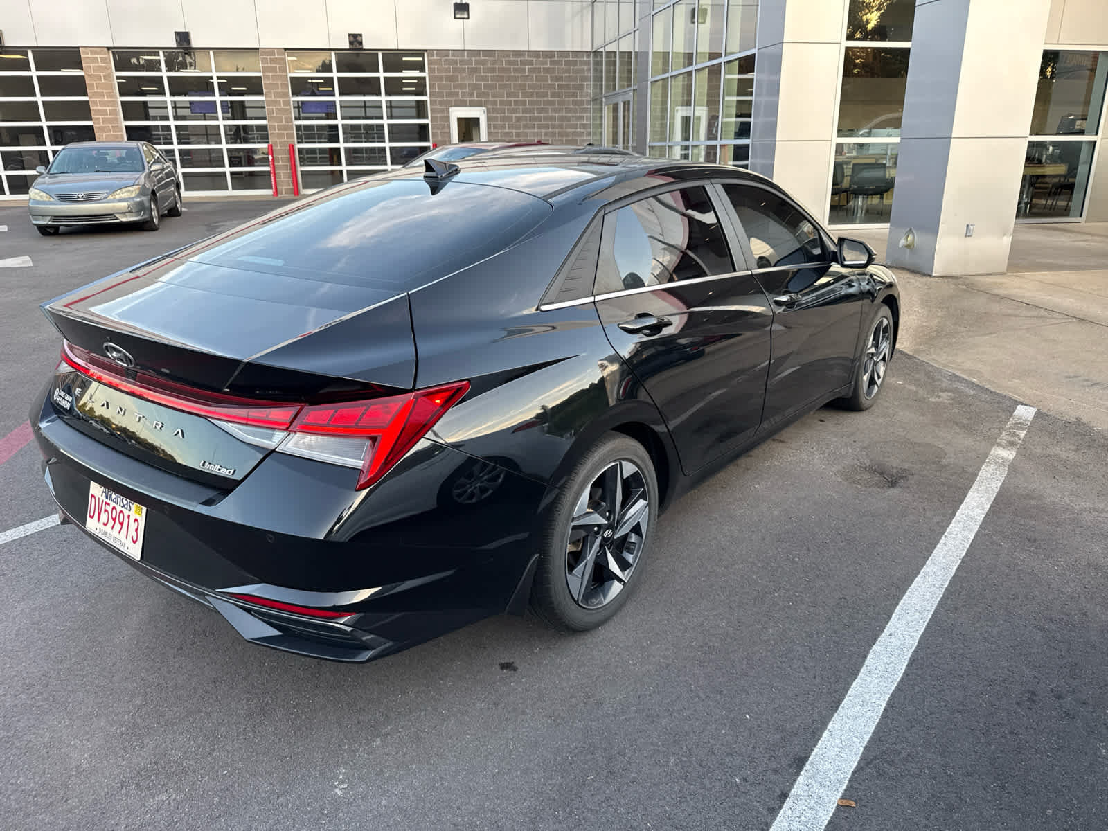 Used 2023 Hyundai Elantra Limited FWD image 4