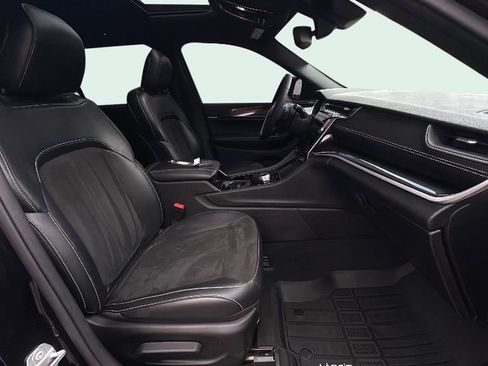 Used 2023 Jeep Grand Cherokee L Laredo image 14