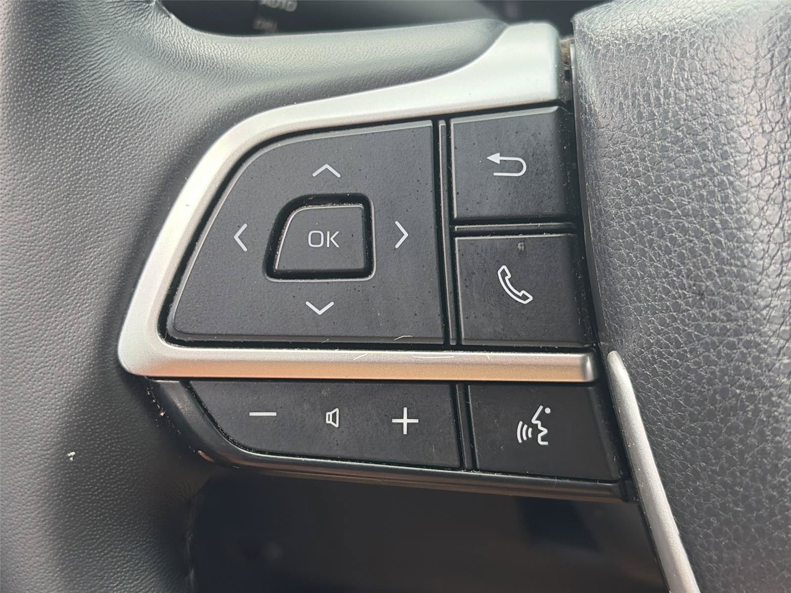 Used 2025 Toyota Grand Highlander AWD image 11