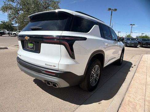 Used 2025 Chevrolet Traverse LT AWD/4WD image 5