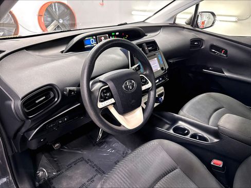 Used 2017 Toyota Prius Two w/ Prius Two Safety Plus Package FWD image 15