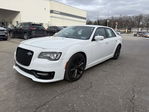 Used 2023 Chrysler 300 C image 3