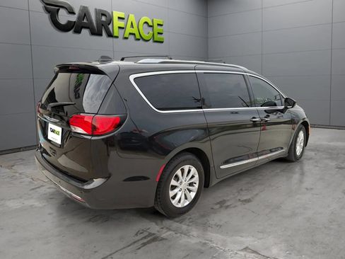 Used 2019 Chrysler Pacifica Touring-L FWD image 12