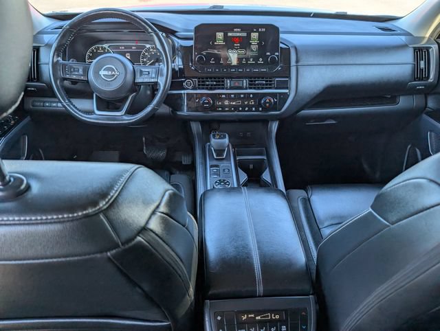 Used 2023 Nissan Pathfinder SL AWD/4WD image 17