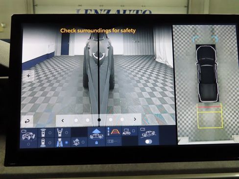 Used 2024 Toyota Tacoma Trailhunter Crew Cab image 17