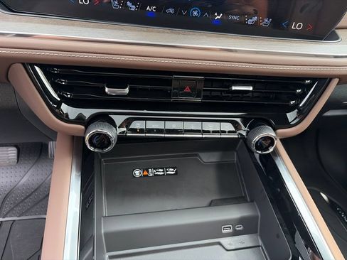 New 2026 Chevrolet Tahoe High Country AWD/4WD image 29