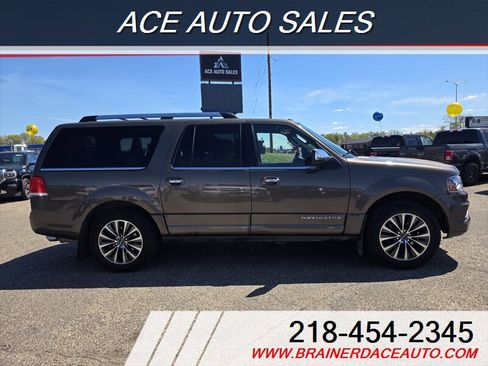Used 2017 Lincoln Navigator L Select AWD/4WD image 5