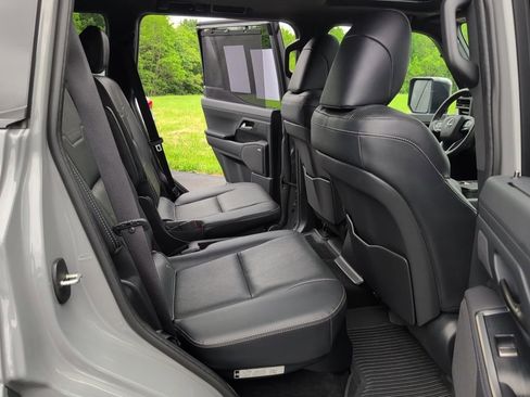 Used 2025 Lexus GX 550 w/ Cold Area Package AWD/4WD image 39