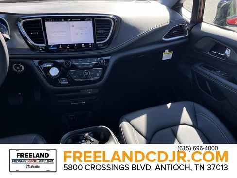 New 2026 Chrysler Pacifica Select image 15