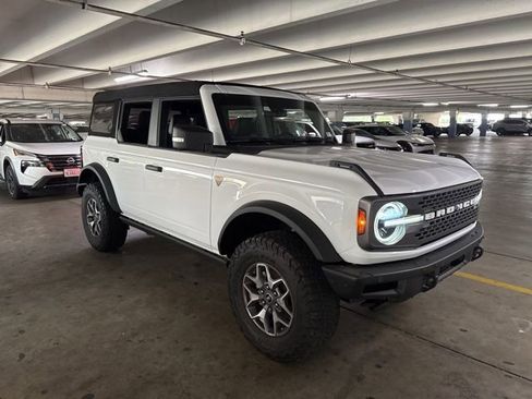 Used 2023 Ford Bronco Badlands AWD/4WD image 2