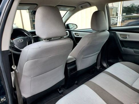 Used 2018 Toyota Corolla LE w/ Carpet Mat Package (TMS) FWD image 38