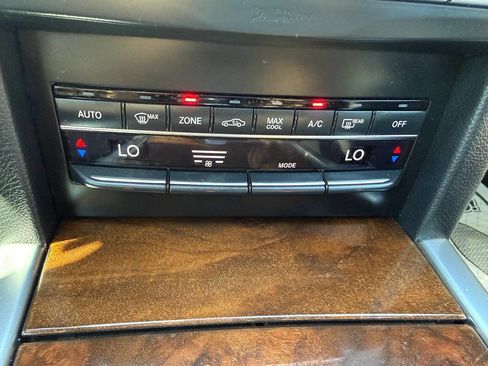 Used 2016 Mercedes-Benz E 400 Sedan image 26