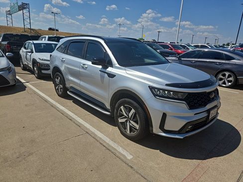 Used 2021 Kia Sorento EX w/ Panoramic Sunroof Package AWD/4WD image 3