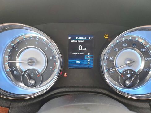 Used 2012 Chrysler 300 Limited image 21