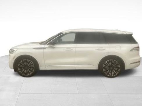 Used 2023 Lincoln Aviator Black Label w/ Dynamic Handling Package image 3