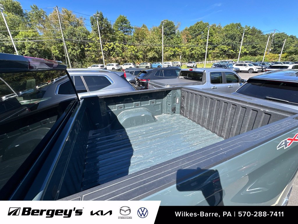 Used 2025 Chevrolet Silverado 1500 LT AWD/4WD image 11