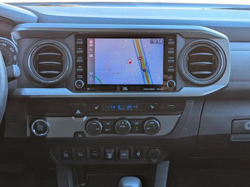 Used 2022 Toyota Tacoma Limited image 18