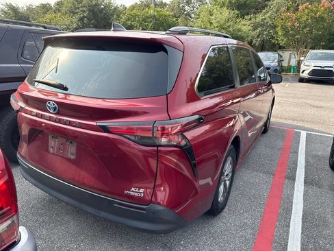 Used 2021 Toyota Sienna XLE FWD image 8