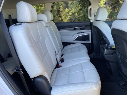 Used 2022 Kia Telluride EX image 35